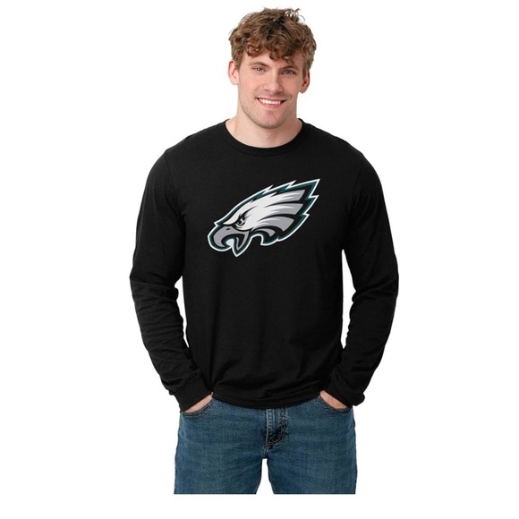 NWOT- NFL Team Football 
MENS  XL T SHIRT 🏈 - Picture 1 of 7